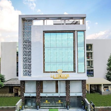 Le Tresor Hotel New Delhi Exterior foto