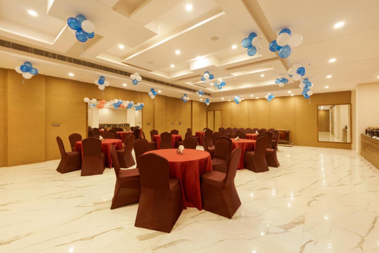 Le Tresor Hotel New Delhi Exterior foto